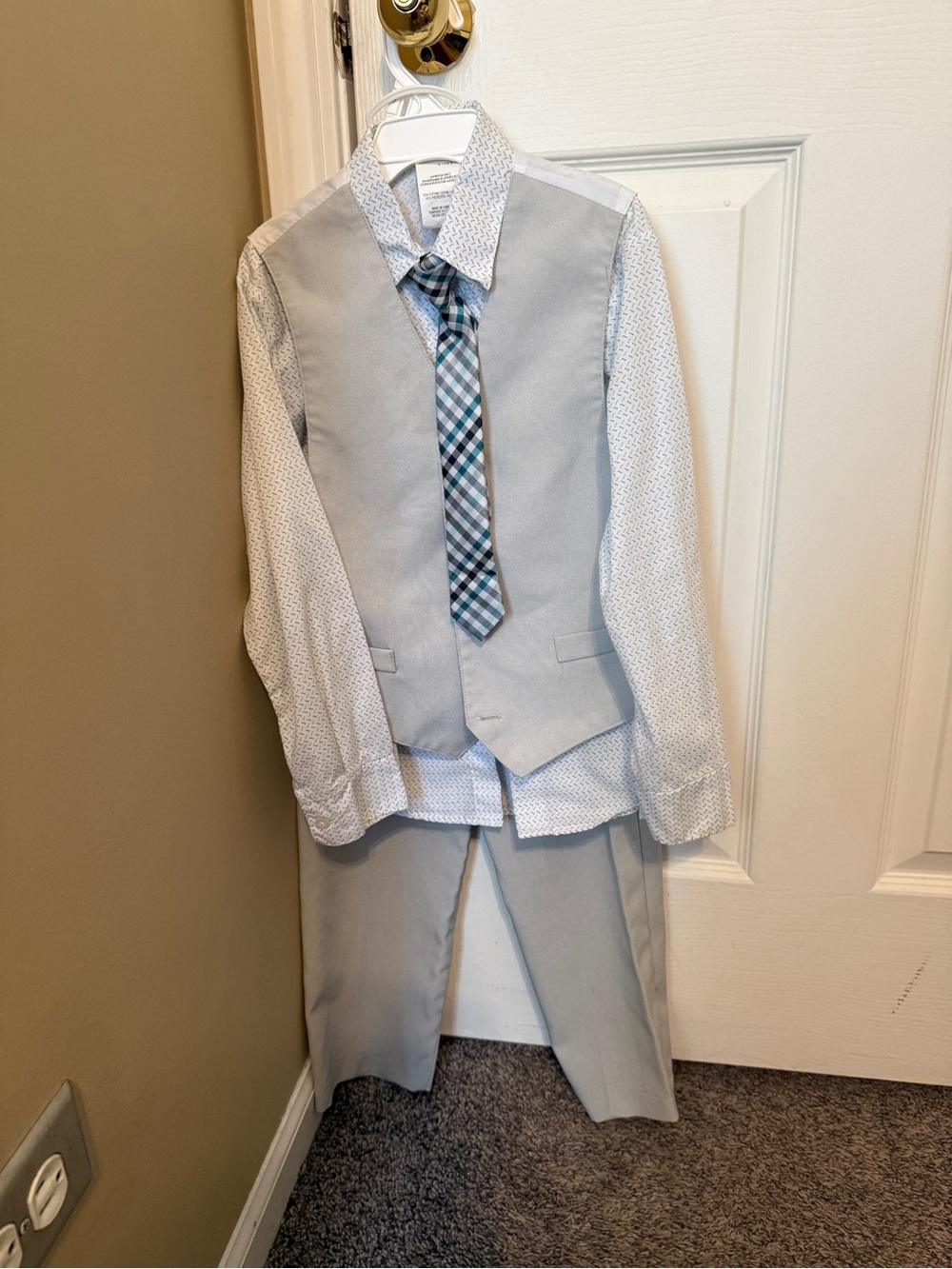 Boys size 7 Van Heusen White and Dove Gray formal suit